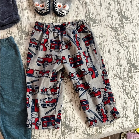 Kids' Clothing Set with Vehicles and Animal Prints - Picture 3 of 8